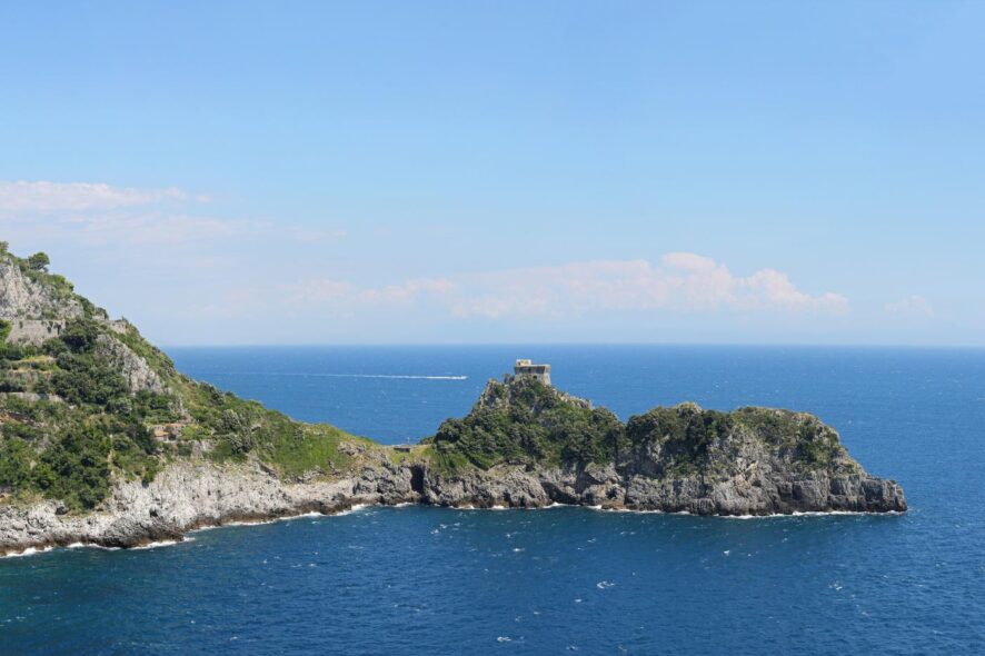 Emerald Grotto: between Amalfi and Conca dei Marini for a Magnificent Spectacle