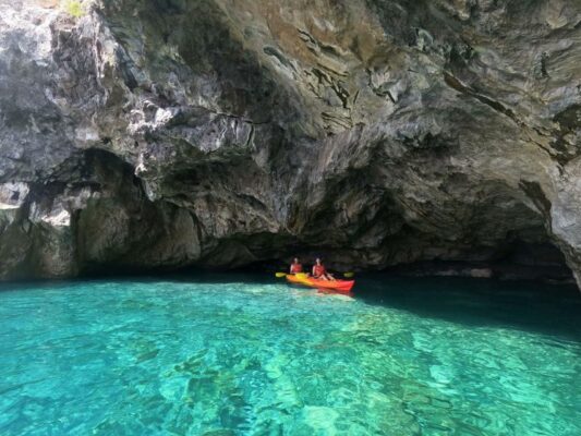 Maiori Kayak Tour of Caves and Beaches